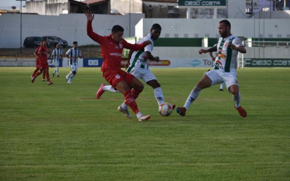 Lagarto vira para cima do Sergipe com dedo de Betinho