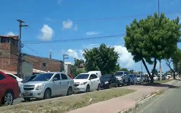 Vazamento de gás bloqueia trânsito na Tancredo Neves, em Aracaju