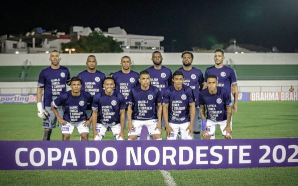 Atletas do Confiança homenageiam enfermeiras em alusão ao dia da mulher