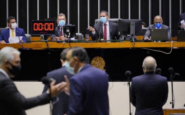 Câmara dos Deputados aprova, em 2º turno, PEC que autoriza auxílio emergencial