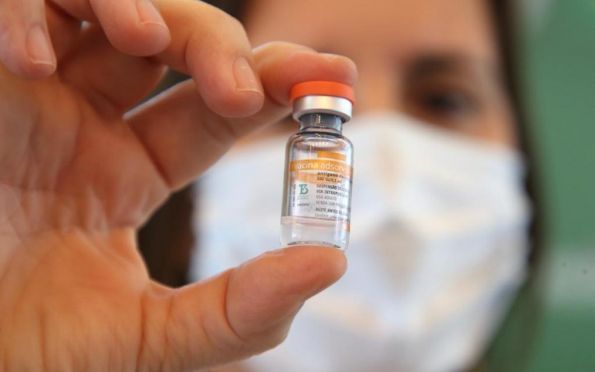 Estudos mostram eficácia da CoronaVac contra três variantes do vírus